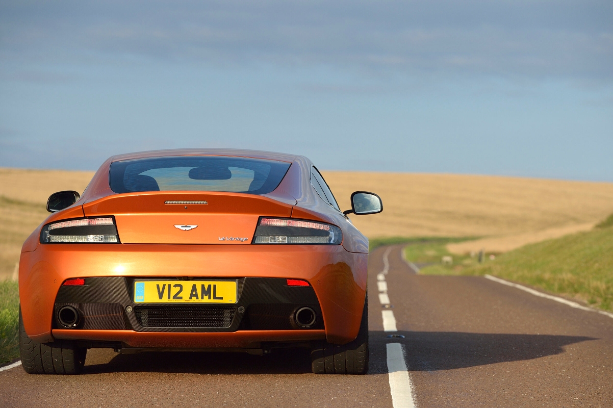 Aston Martin V12 Vantage